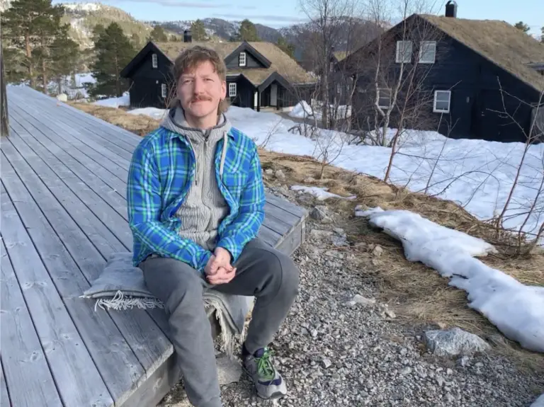 Martin Klingbeil, Unternehmer vor Hütte in Norwegen nach Leadership-Seminar